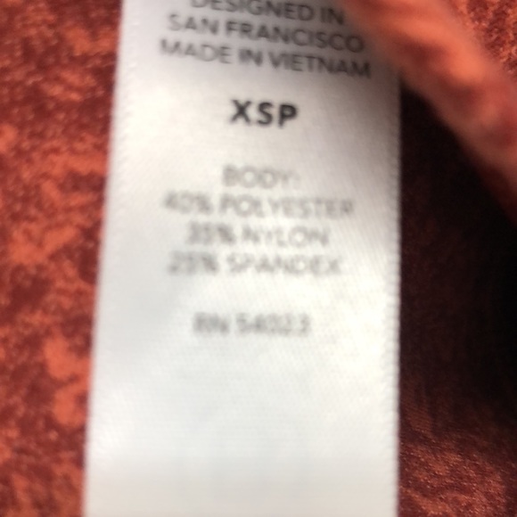 LIKE NEW! Athleta Salutation 7/8 Tight - Picture 12 of 12